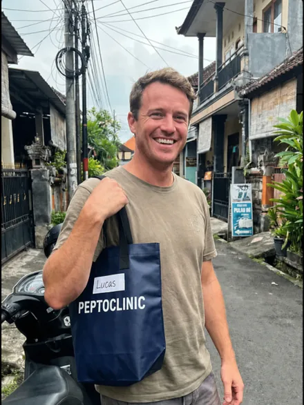 Lucas, a PeptoClinic customer, with the order they received