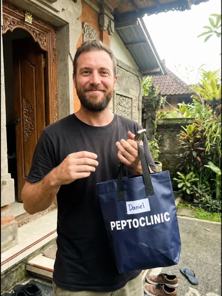 Daniel, a PeptoClinic customer, with the order they received